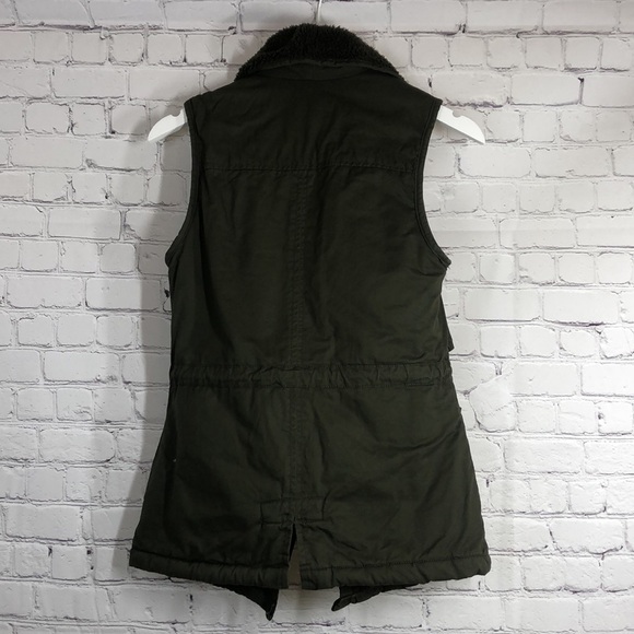 Altar’s State vest - Picture 5 of 9